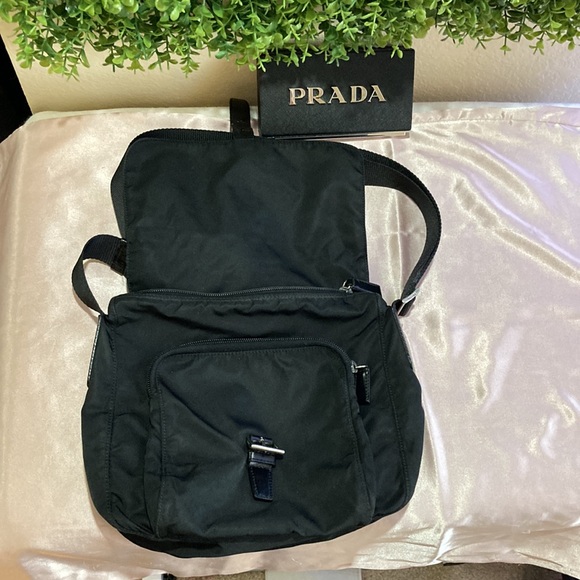 🔥Flash Sale🔥 ❤️ Prada Vintage Nylon Messenger Bag ❤️ - Picture 11 of 17